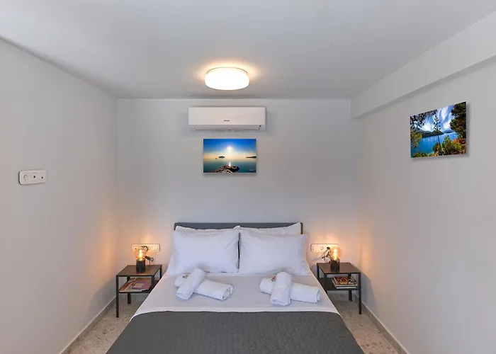 Top-Floor Athens Studio With Stunning Views Of The Parthenon